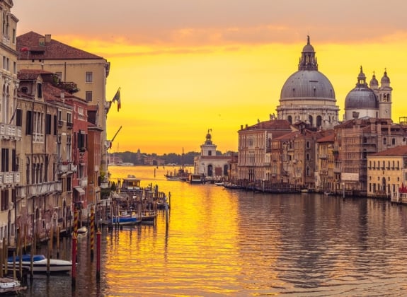 2.-Venice-Italy-During-Sunset-1800x600