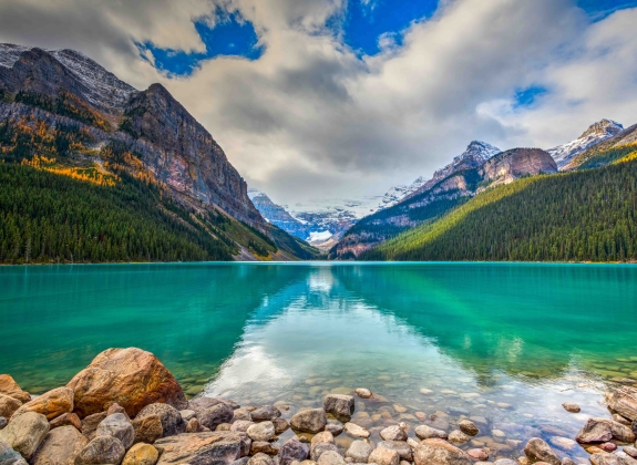 Lake Louise Canada view of water and mountains