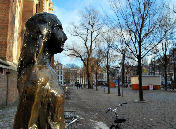 anne-frank-statue-amsterdamn-netherlands