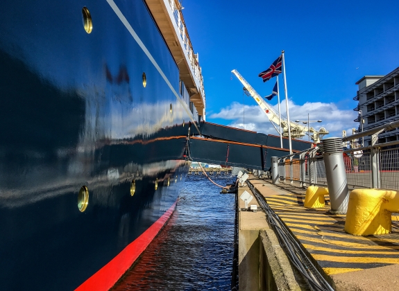 britannia-royal-yacht-harbor-of-leith-edinburgh-scotland_1239193663_web