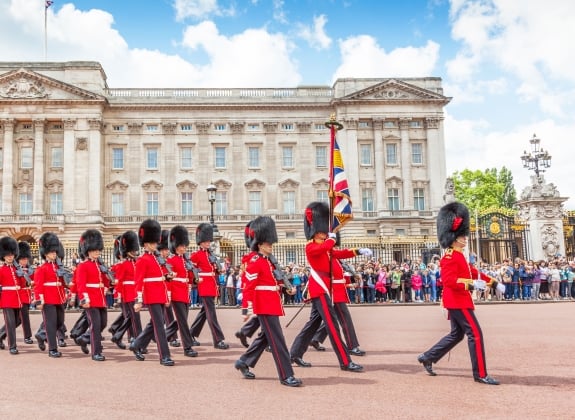 changing-of-the-guards-london-england