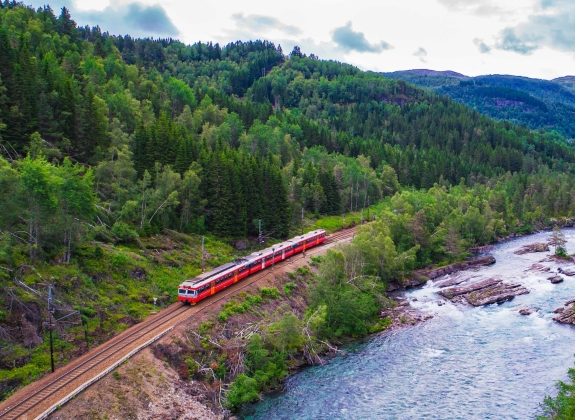 flamsbana-railway-by-norwegian-river