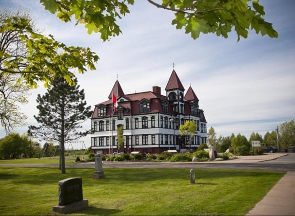 tour of Lunenburg and Mahone Bay