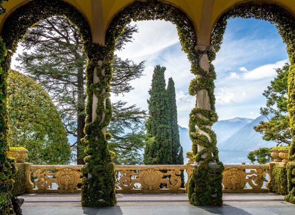 romantic-wedding-place-Como-Lake-famouse-Villa-del-Balbianello-Italy