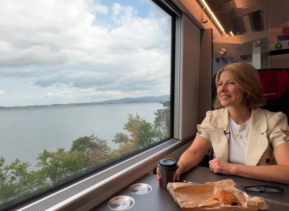 samantha-brown-rail-journey-with-railbookers