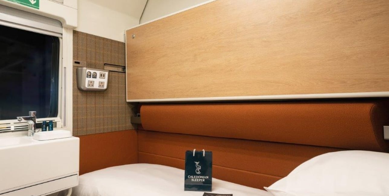 Caledonian Club Room Inside a train cabin with single bed