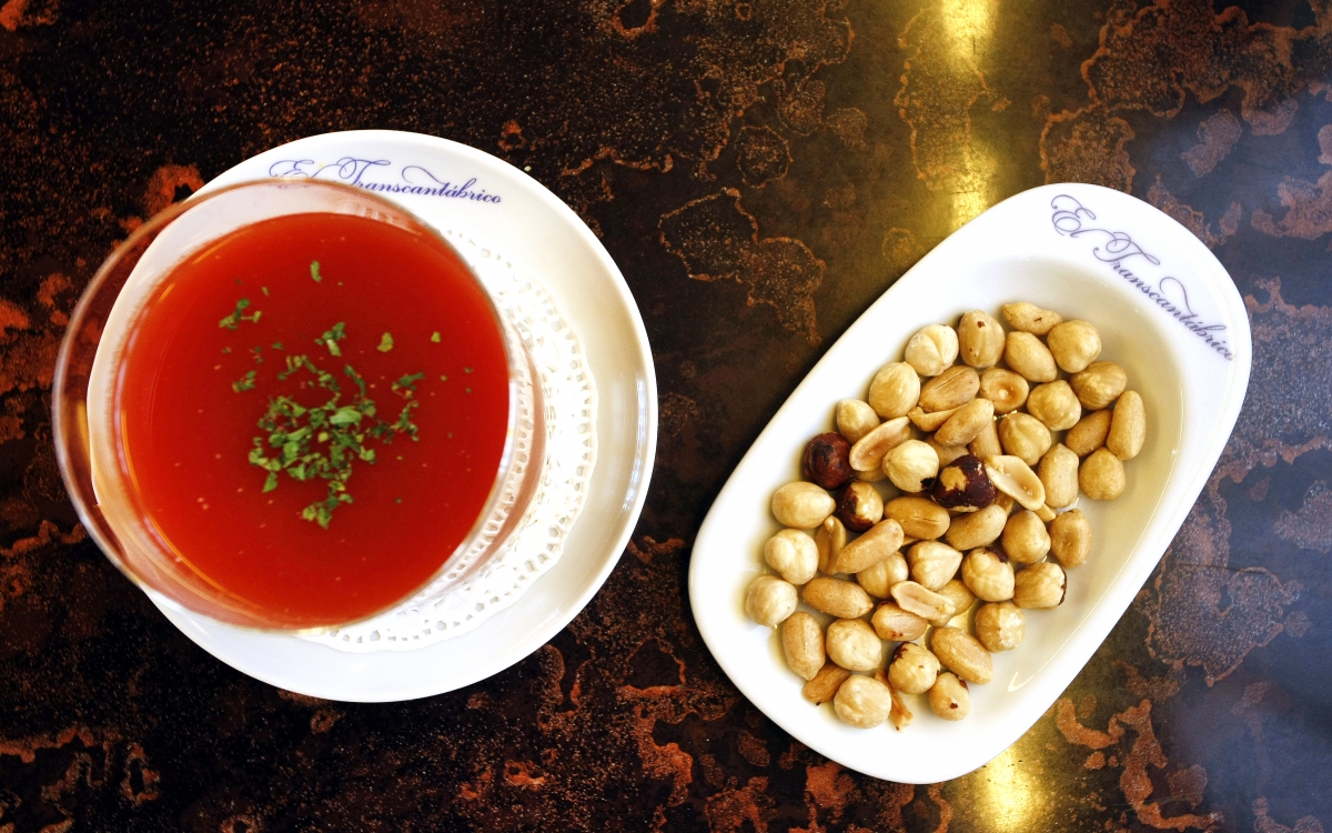 Dining Onboard The Transcantábrico soup and appetizer