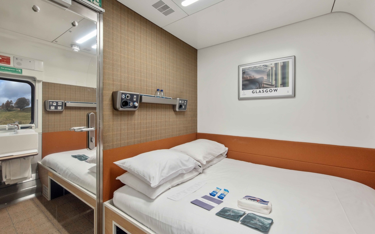 Caledonian Double rooms offer the ultimate travel experience. They feature an ensuite shower and include complimentary full breakfast, served in the Club dining car or in-room.