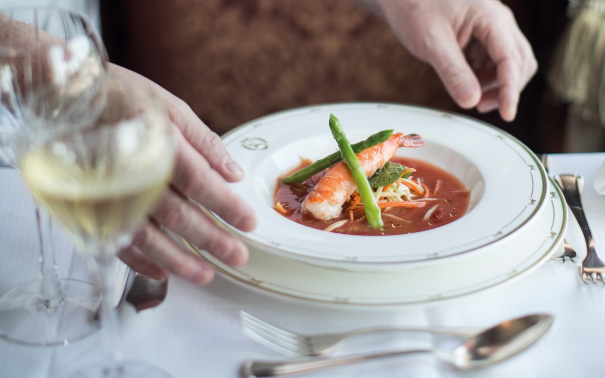 dining onboard the Eastern & Oriental Express