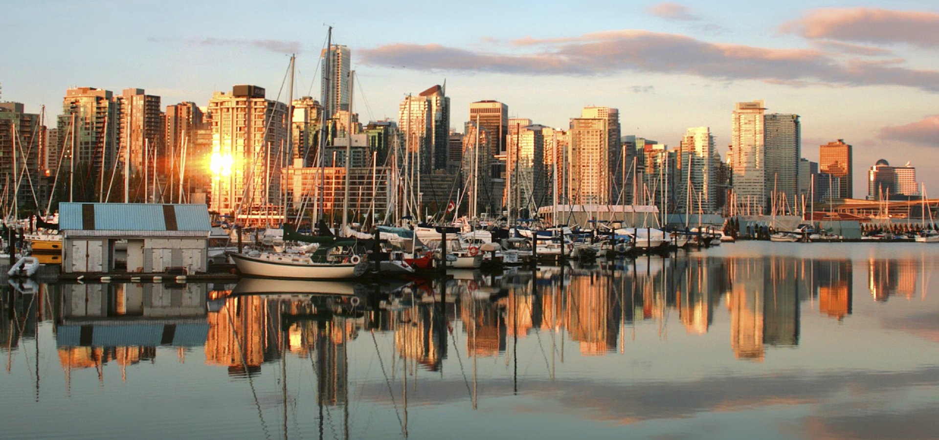 AU-WESTERN-USA-AND-CANADA-Vancouver-skyline-1800x600