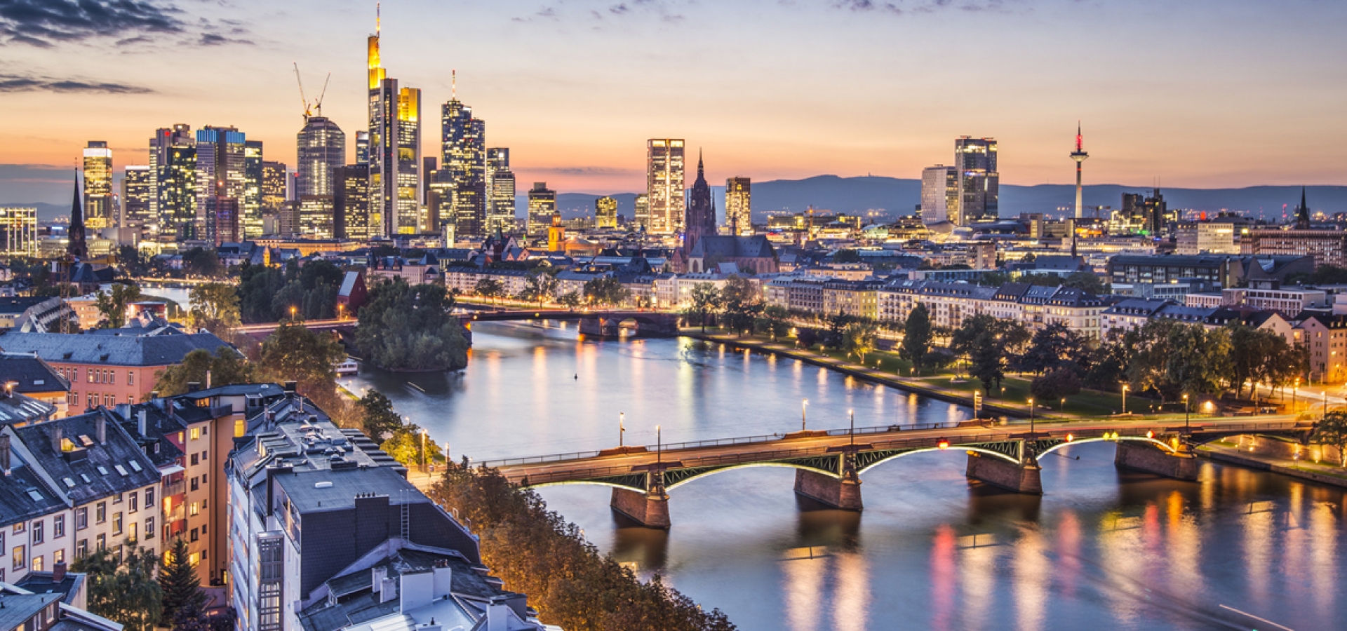 Frankfurt-Germany-River-View-at-Night