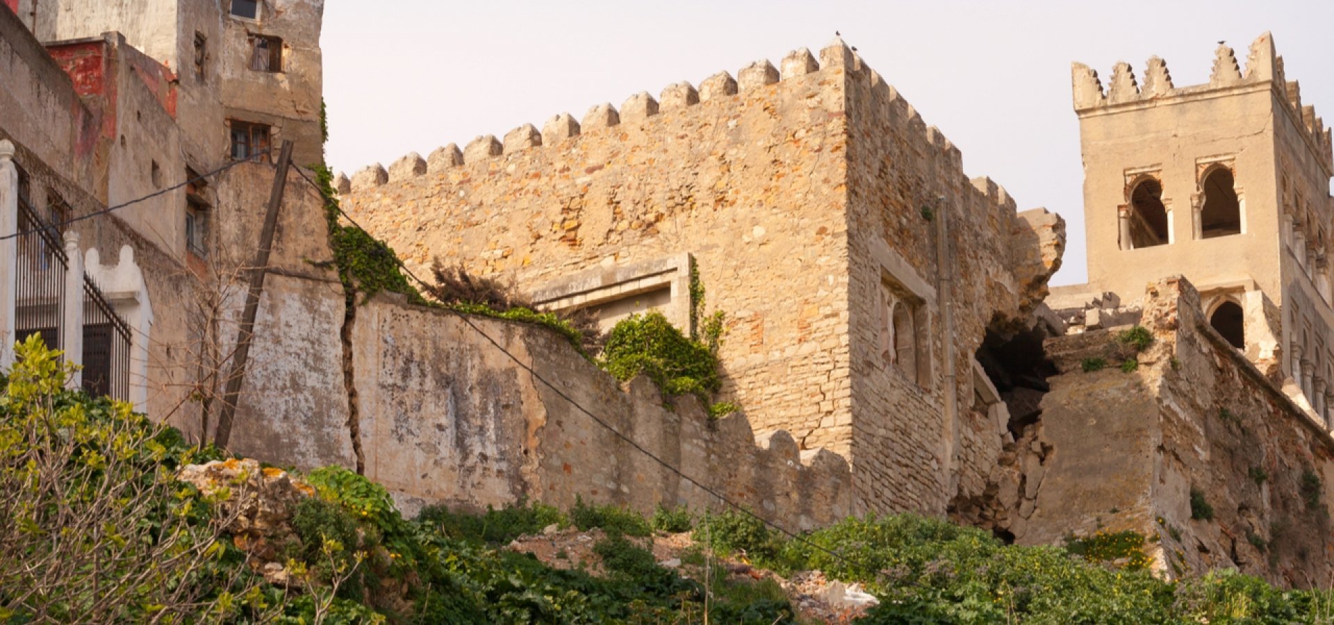 Tangier-Morocco-Medina-Ancient-Fortress-Ruins_1800x600