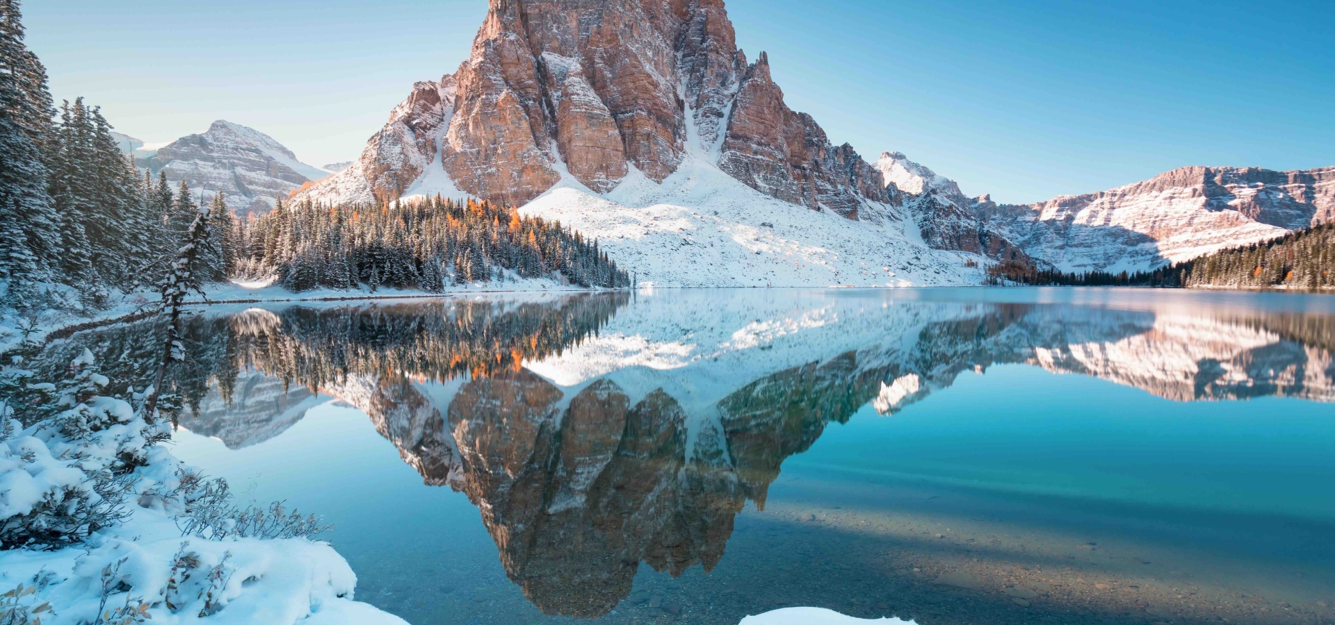 lake-louise-candian-rockies-canoes
