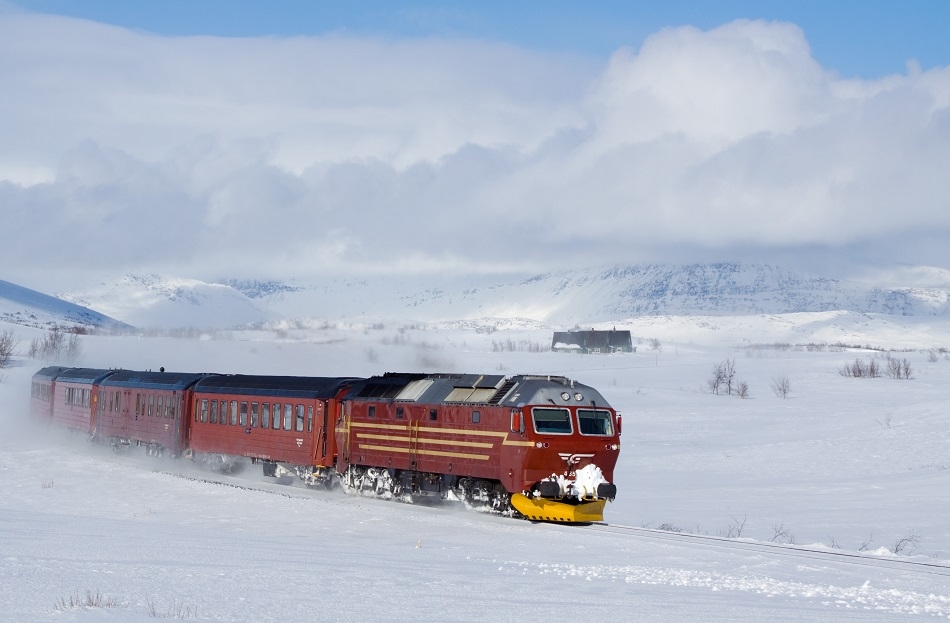 Discover the Northern Lights and Northern Norway with Railbookers