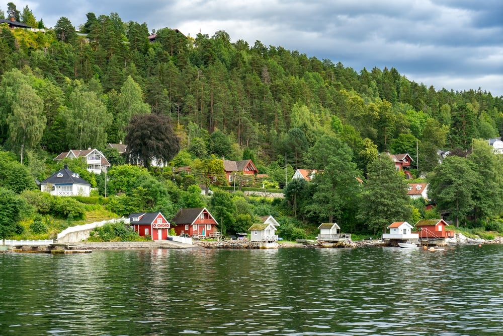 house_on_the_oslo_fjord_norway_706738048_web.jpg