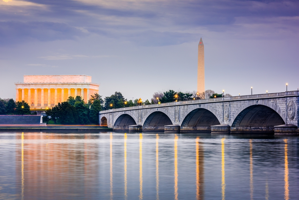 potomac river with the lincoln memorial and washington monument at arlington memorial bridge